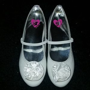 🚨🚨🚨🚨Little girl's brand new Stride Rite🚨🚨🚨